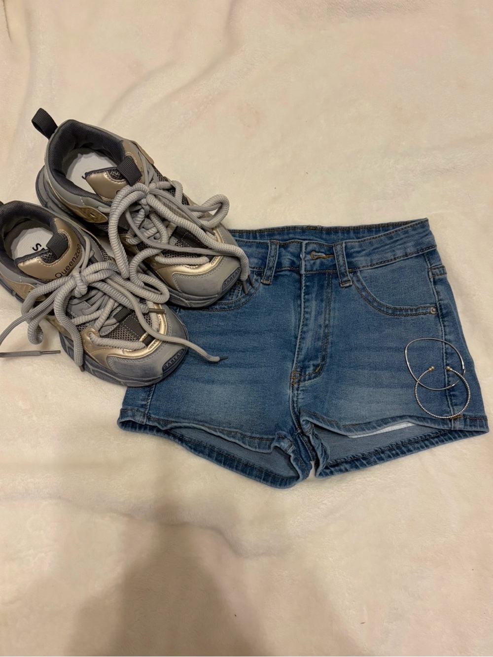Women's Blue Denim Jean Shorts — Casual Mid-Rise Style